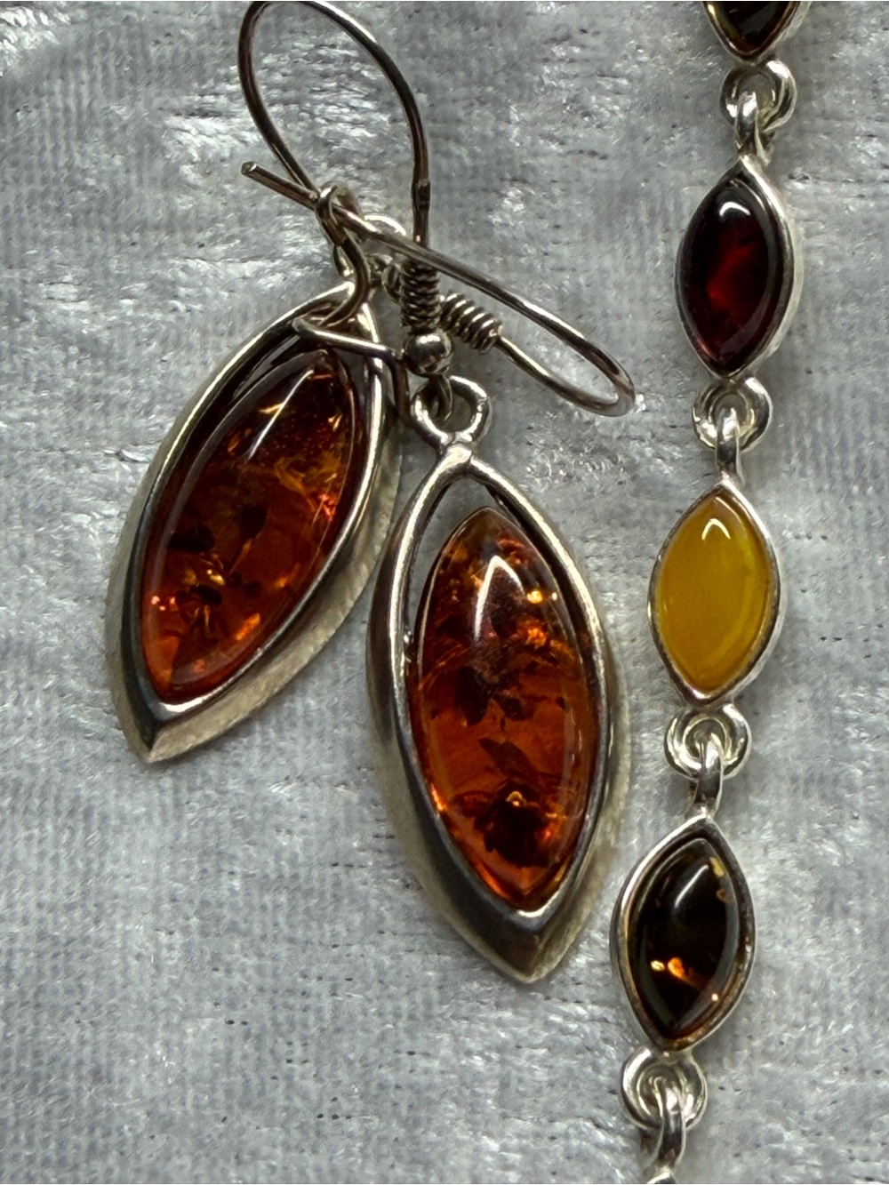 Amber Jewelry Set in Silver